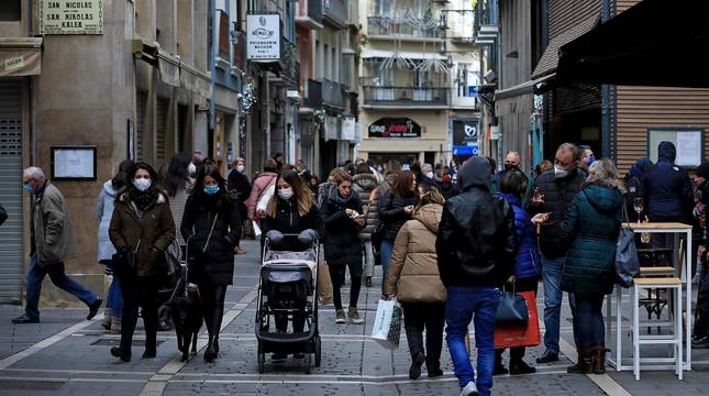 Ambiente de compras en las calles del casco viejo de Pamplona