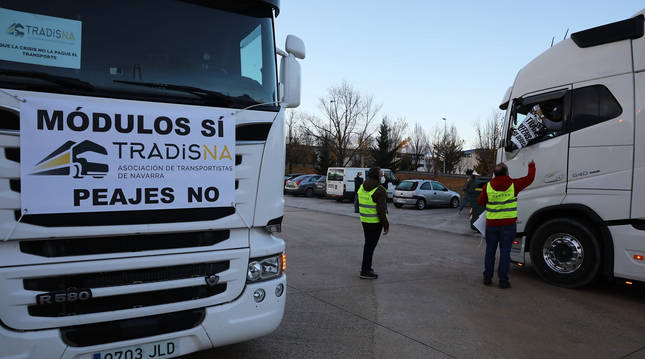 Camioneros en la Ciudad del transporte antes de dar inicio a la marcha de protesta.