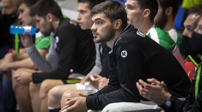 Helvetia Anaitasuna ha ganado 30-25 a Viveros Herol Nava, su cuarta victoria consecutiva que le coloca en sexta posición de la Liga Sacyr Asobal.