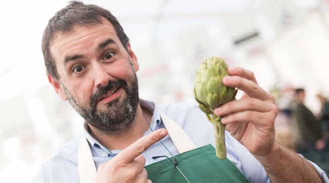 David de Jorge, también conocido como 'Robin Food', en un taller de cocina en Tudela en 2017.