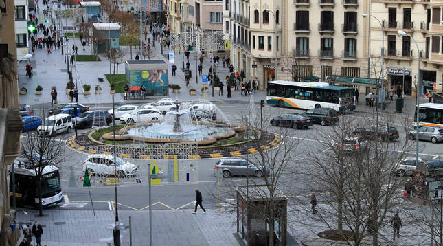 Pamplona es el municipio que más habitantes ganó el pasado año: 2.291. En la foto, vista general de la avenida Carlos III.