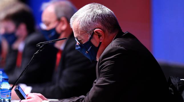 319 participantes, 151 sin asistir ni delegar el voto