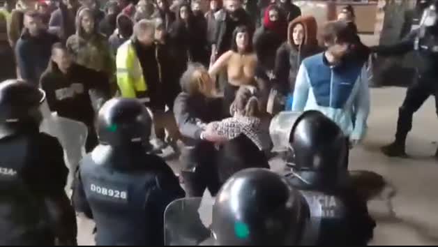 Vídeo: La Policía desaloja la macrofiesta ilegal de Llinars del Vallés