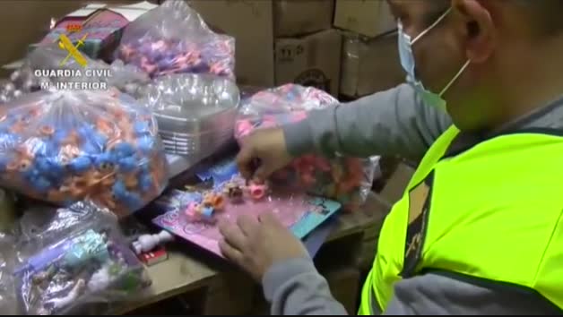 Vídeo: La Guardia Civil se incauta de 30.000 juguetes falsificados en Murcia