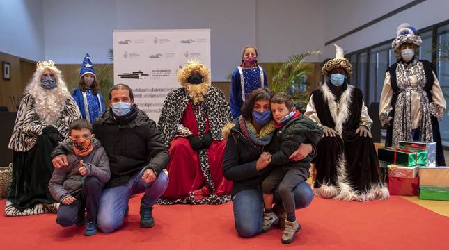 Fotos de la visita de los Reyes Magos a localidades de la Comarca de Pamplona
