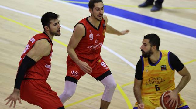 Foto del partido entre Basket Navarra y Gran Canaria de LEB Plata.