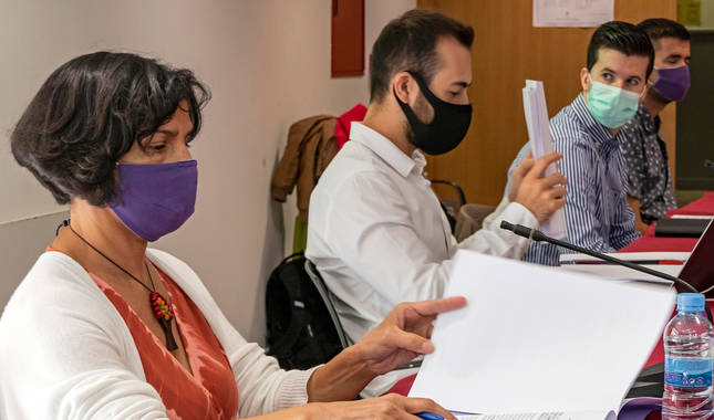 Foto de Magdalena Hernández y Jorge Crespo, durante un pleno municipal. Junto a ellos, Pablo Ezcurra.