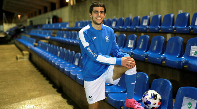 Julen González, que marcó tres goles al Lourdes, ayer antes del entrenamiento en El Pinar.