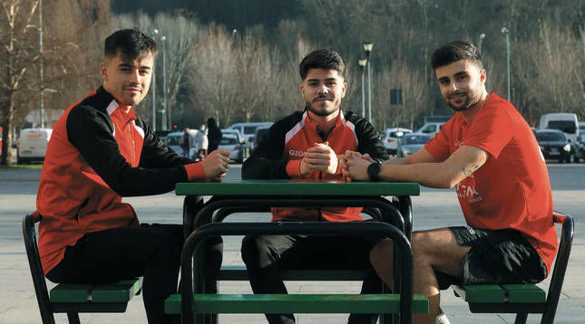 El cierre madrileño Tony Esribano, el ala jienense Dani Zurdo y el ala cordobés César Velasco han llegado esta temporada a Osasuna Magna.