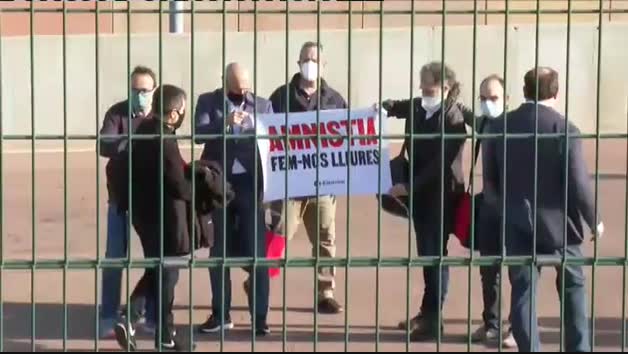 Los políticos catalanes presos abandonan Lledoners a horas del inicio de la campaña