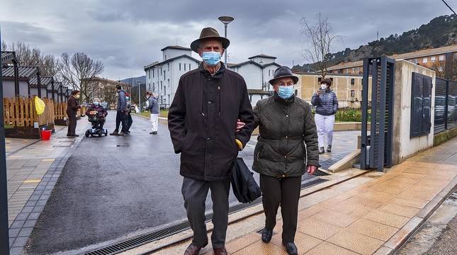 Primera salida al exterior en meses de los ancianos de la residencia San Jerónimo de Estella
