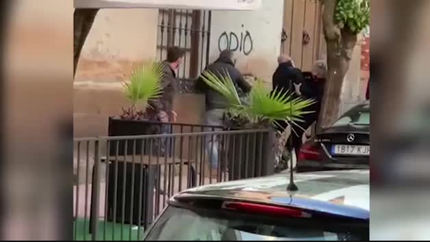 Brutal agresión en Linares de dos policías fuera de servicio a un padre y su hija menor