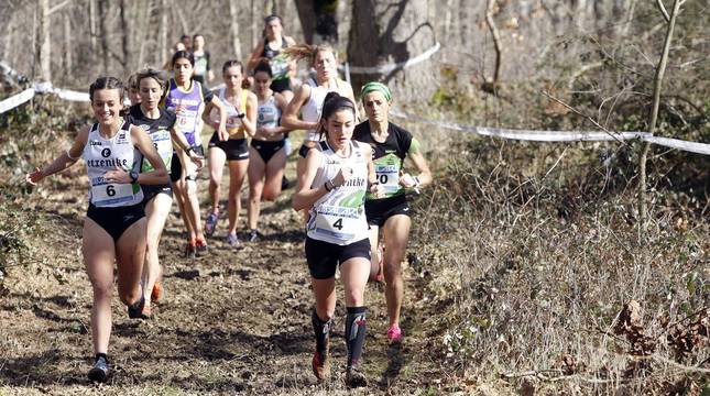 Un escenario emblemático como el Dantzaleku de Alsasua acogió este domingo el regreso de la competición de campo a través o cross del atletismo navarro