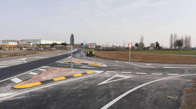 Imagen de la apertura del enlace del camino agrícola con la Autovía del Ebro (A-68) en su tramo de Tudela.