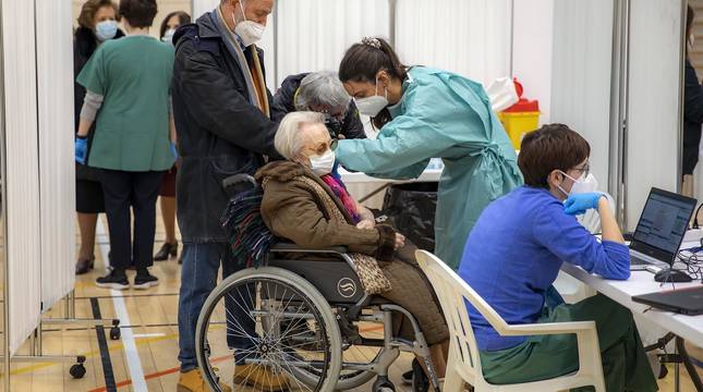 Inicio de la vacunación de mayores en Pamplona