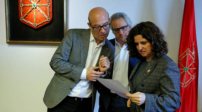 De izda. a dcha.: José Suárez, Carlos Pérez Nievas y Marta Álvarez, de Navarra Suma.