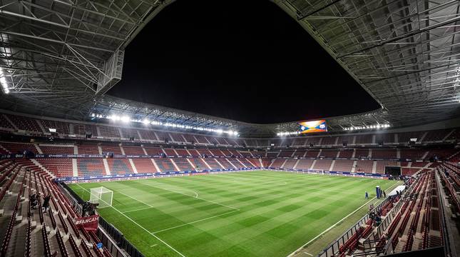 El Sadar muestra su nueva iluminación en el Osasuna-Barcelona