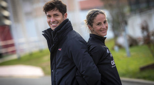 Ioseba Fernández y Ana Llorens, el sábado pasado en Larrabide, tras ganar la atleta el campeonato navarro de 10.000 m.