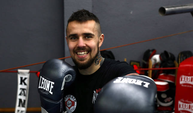 David 'Infierno' Soria entrena en el gimnasio Kanku de Burlada todos los días. El navarro lleva más de tres meses preparando el combate del sábado.
