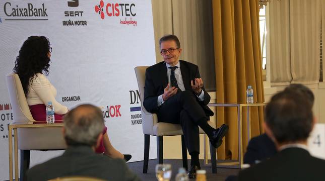 Imágenes del desayuno DN Management con Antonio Catalán