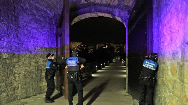 Pamplona bajo llave: plazas interiores, pasajes o frontones que se cierran cada noche en la ciudad