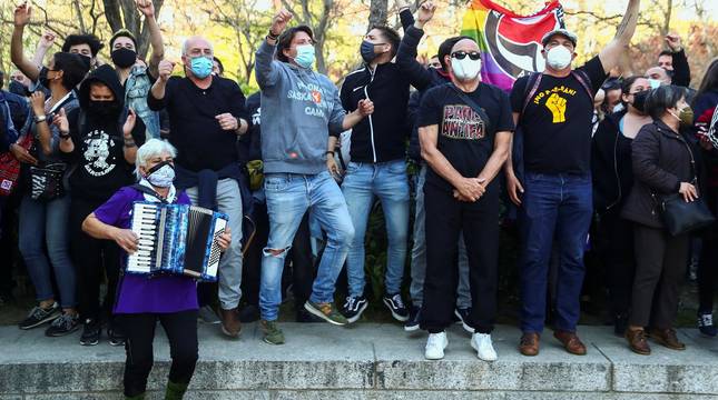 Incidentes y carga policial en el acto de Vox en Vallecas