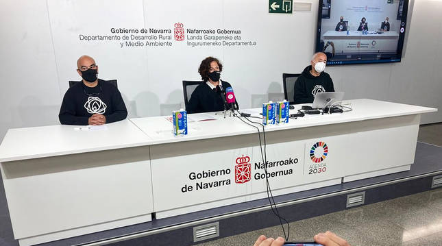 De izda. a dcha., Javier Ruiz Redín, Itziar Gómez y Fermín Artola, en la presentación de la campaña.