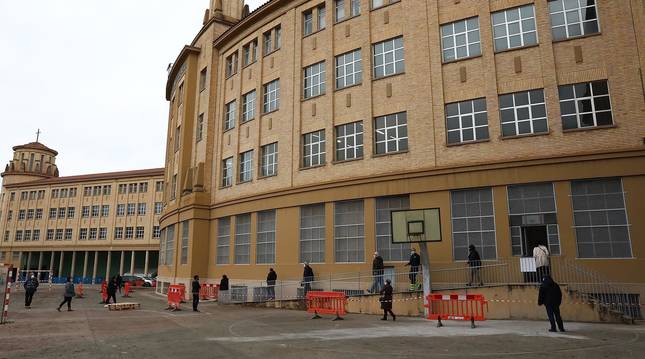Fotos del colegio Maristas como centro de vacunación