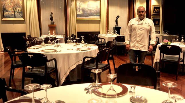 El chef tafallés Nicolás Ramírez Jiménez, hijo de Atxen Jiménez, está a cargo de la cocina del restaurante Túbal, de Tafalla, desde 1995.
