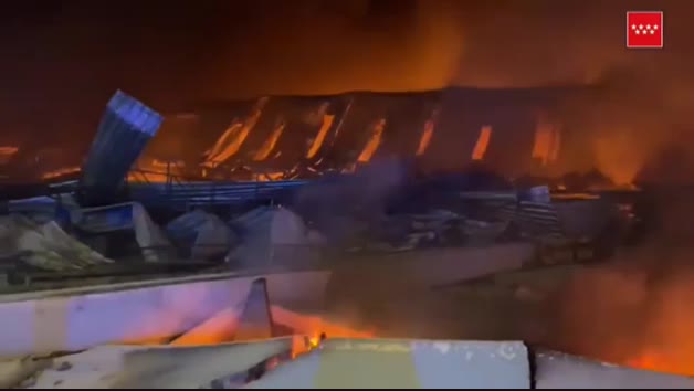 Controlado el incendio en unas naves industriales en Seseña