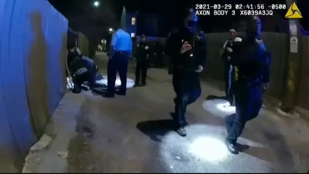 Un niño de 13 años muere por los disparos de un policía en Chicago