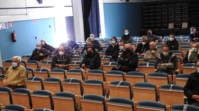 Imagen de la asamblea constituyente del sindicato que se celebró en el espacio escénico de Andosilla y en la que participaron en la cita.