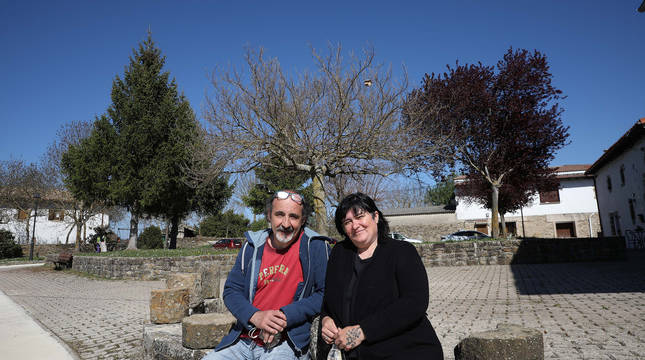 Eduardo Ciriza y Adela Núñez en Zabalceta, donde viven desde hace quince años y medio.