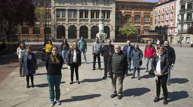 Un nutrido grupo de la comunidad educativa de aquel momento se reunió este pasado domingo.