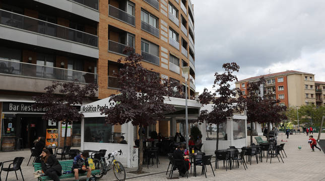 El final de la calle Monjardín, convertida en una agradable zona de terrazas con el TGB, el Asiático Panda y Don Pelayo.