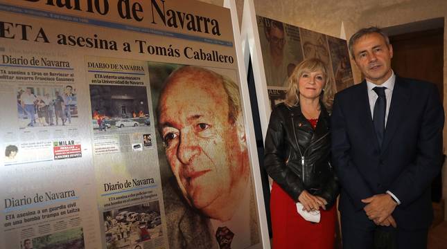 Fotos de los familiares de víctimas en la muestra 'El terror a portada. 60 años de terrorismo en España'