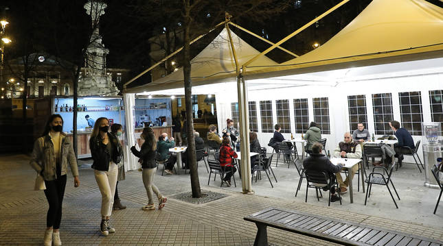 Las terrazas del paseo de Sarasate fueron las primeras en instalarse con autorización excepcional del Ayuntamiento.