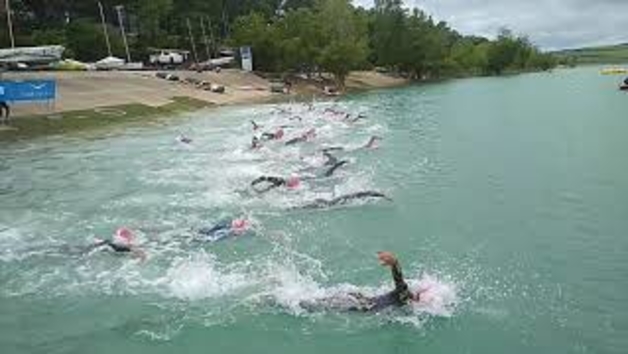 Vídeo de la salida del VI Half Triathlon Pamplona-Iruña