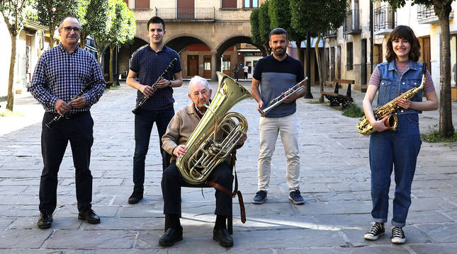 Desde la izda.: Javier Aristu Ruiz, Daniel Aristu Ojer, Javier Estabolite Sangüesa, José Luis Itoiz Cebrián y Nahia García Leoz.