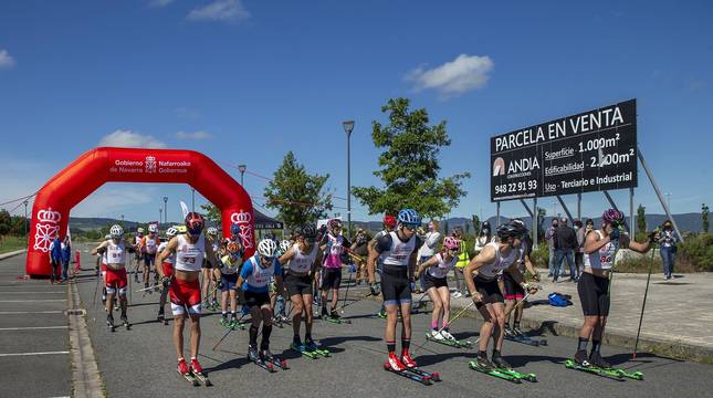 Una treintena de adeptos se dieron cita en Ardoi este sábado, 5 de junio, en la competición de esquí sobre patines.