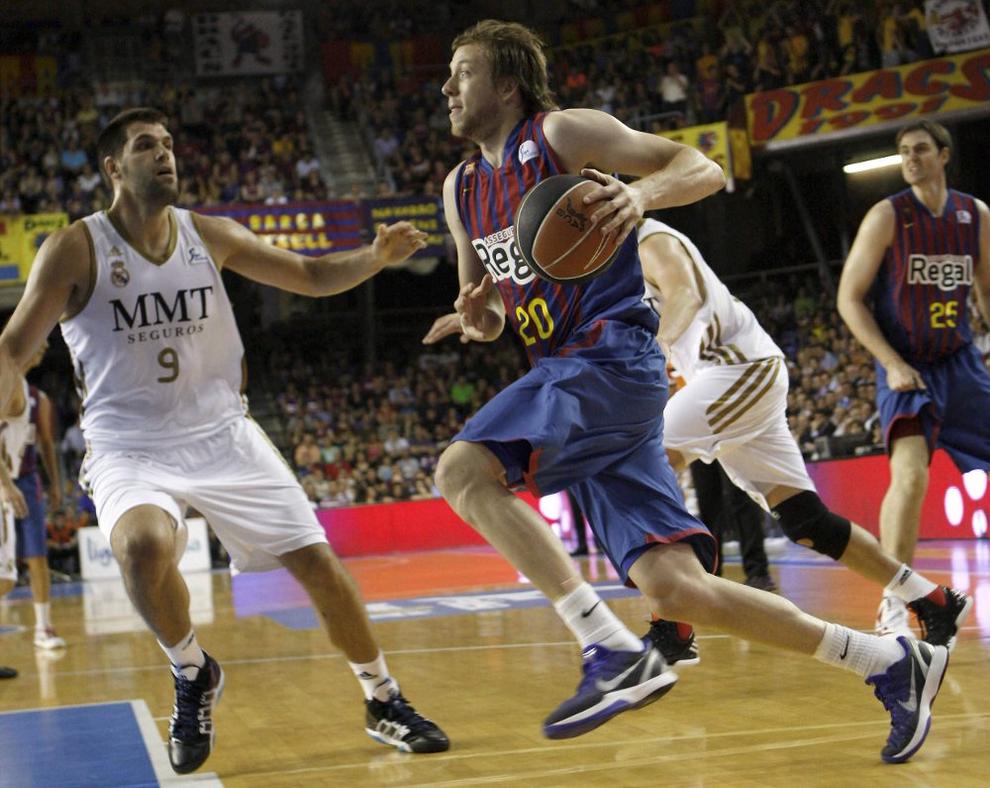 Un triple milagroso sella la remontada del Barça (81-80 ...