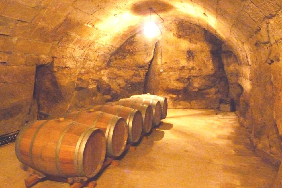 Viana abre su suelo para hilvanar una ruta turística por bodegas