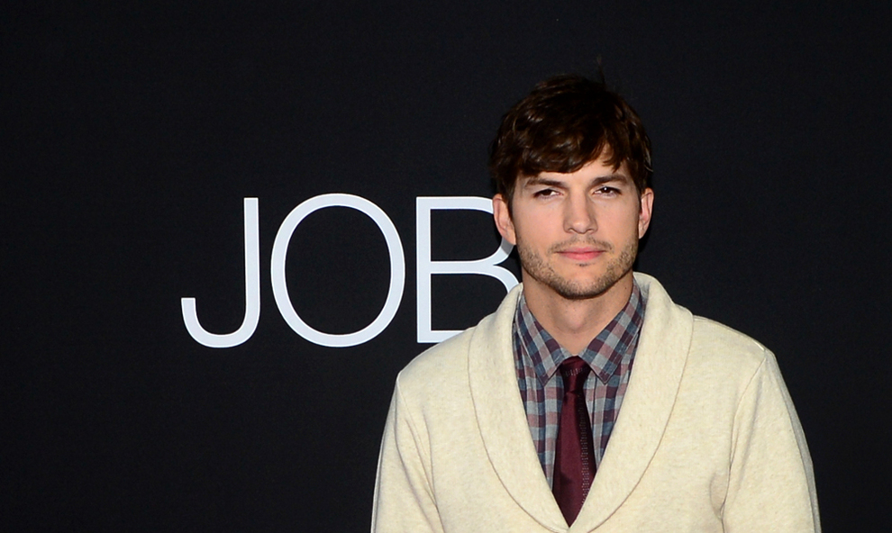 Televisión Ashton Kutcher "regresa a casa" en 'The Ranch', la nueva