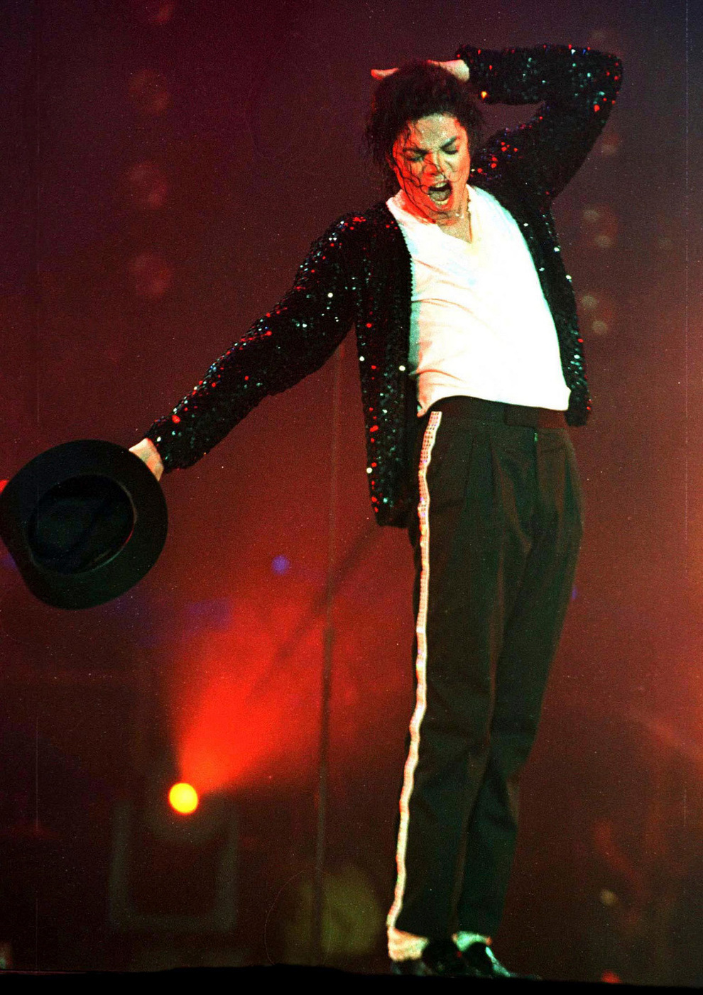 Resultado de imagen para Michael Jackson genera mÃ¡s ingresos en la actualidad que en vida