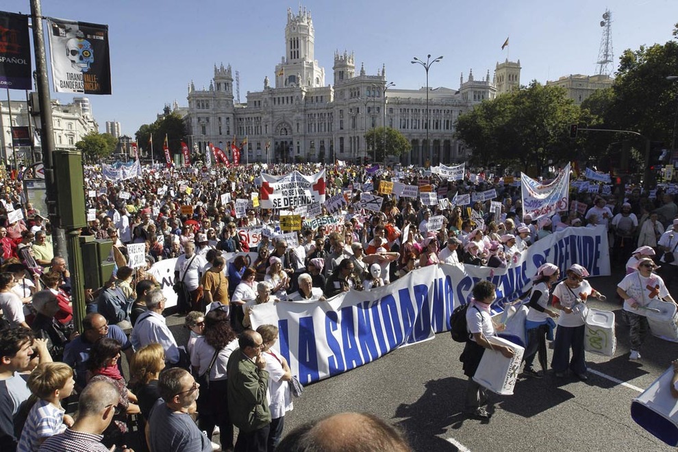 Miles de personas se manifiestan en defensa de la sanidad pública | Noticias de Nacional en Diario de Navarra