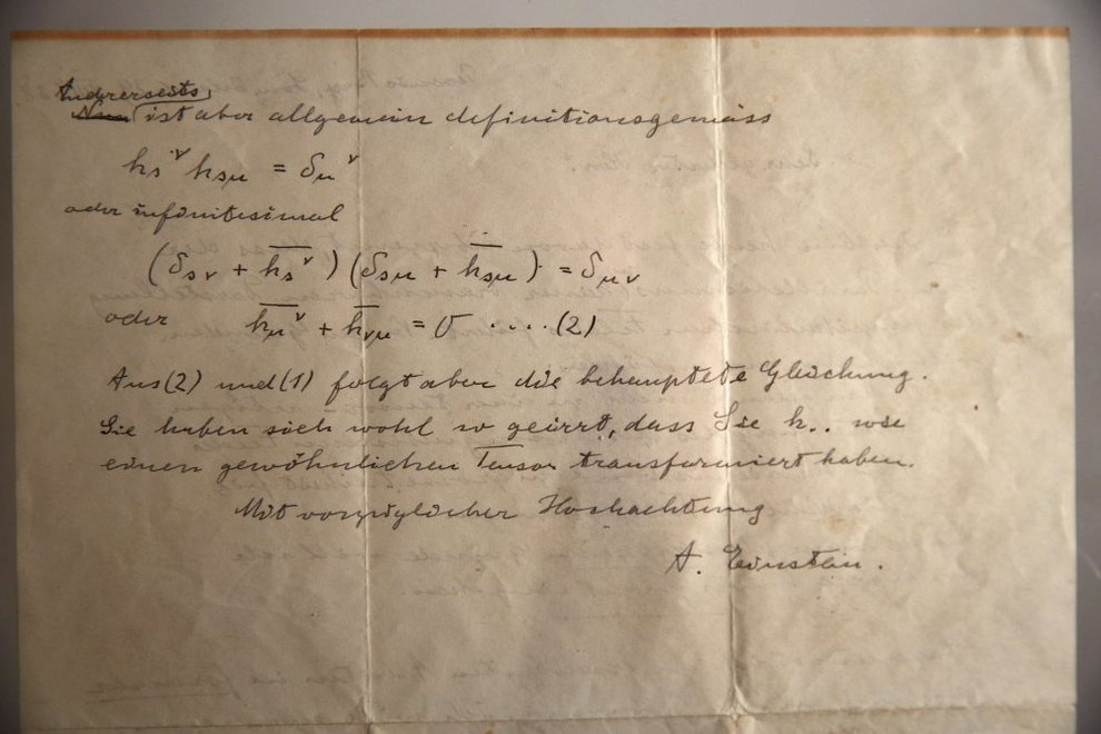 A subasta dos cartas de Einstein y el 'Halcón Maltés 