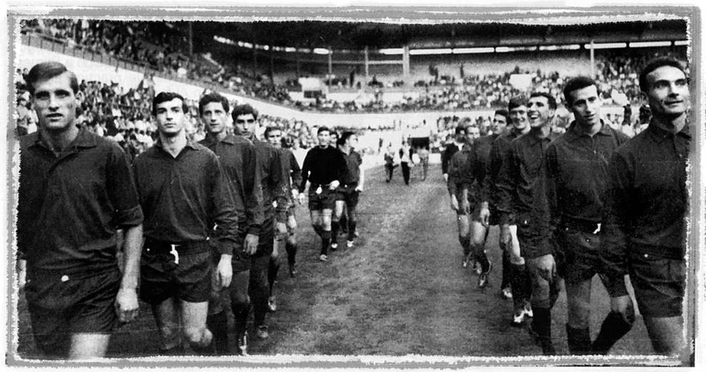 Los primeros rojillos en jugar en El Sadar, estadio de Osasuna | Noticias  de Osasuna en Diario de Navarra DNPlus