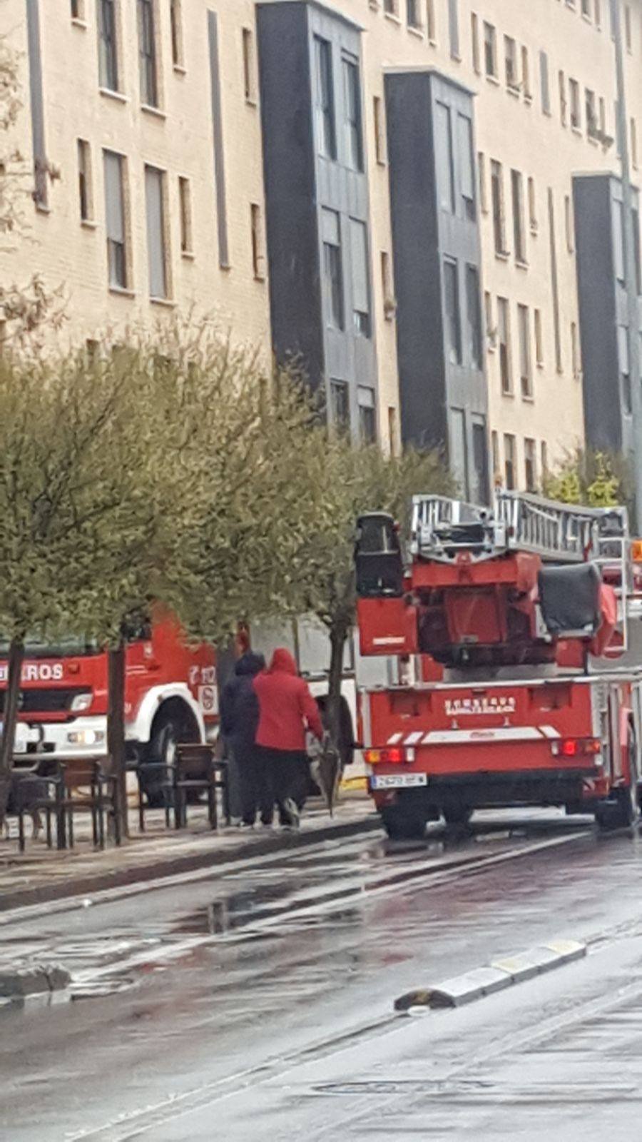 Una campana extractora origina un incendio en la calle Marcelo Celayeta