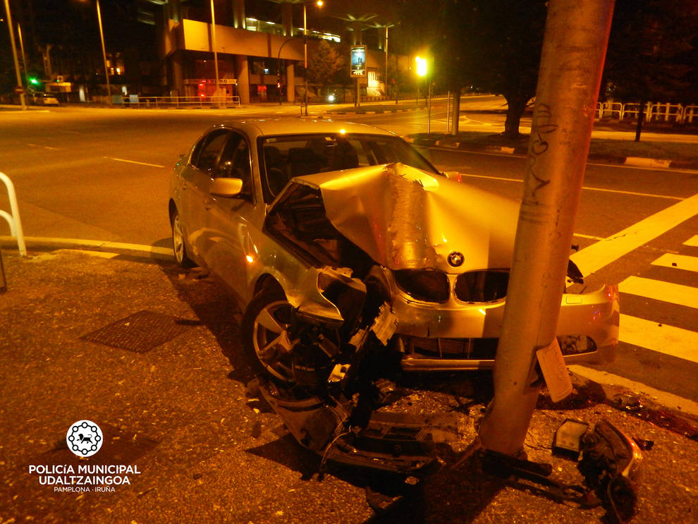 Cuatro heridos en un aparatoso choque en la avenida Aróstegui