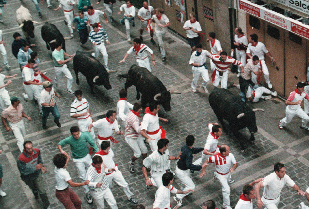 1998. Cuatro mansos huidos en el encierro y cinco agentes municipales al rescate